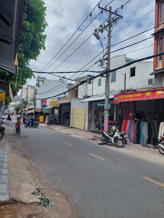 CÁCH MẶT TIỀN CHỈ 20M - 3 TẦNG BTCT NGAY KHU CHỢ VẢI SẦM UẤT.